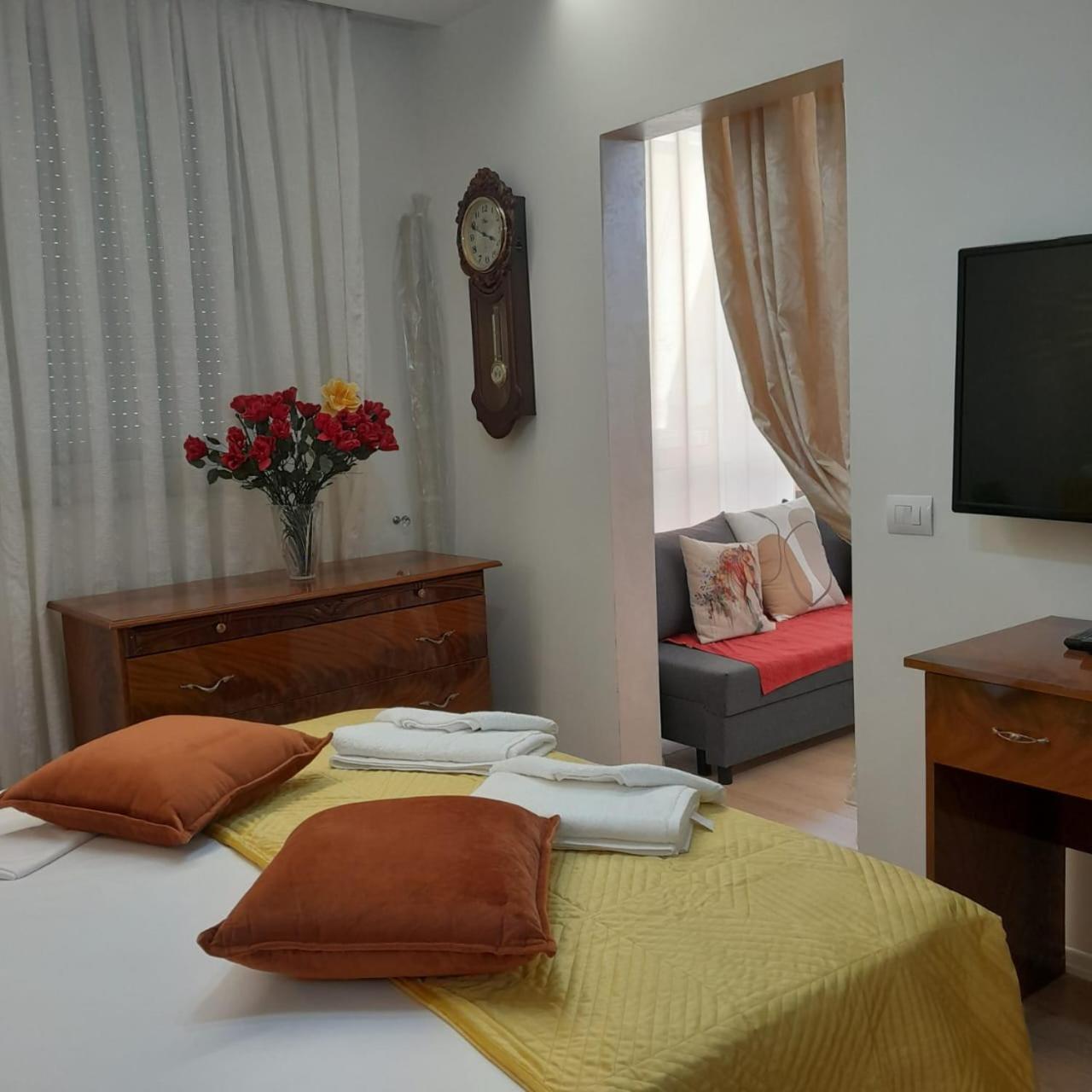 Bani'S Cozy Lovely Apt Tirana Esterno foto